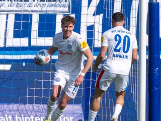 Slovenský futbalista Adrián Kaprálik (vpravo).