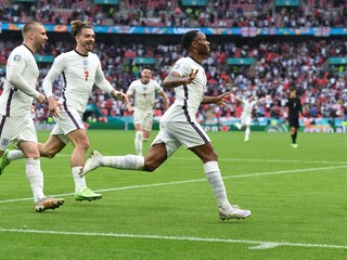 Radosť hráčov Anglicka po góle na EURO 2020 / 2021.