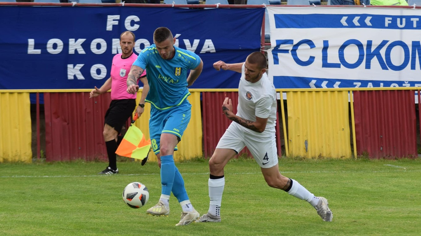 Lokomotíva Košice (v bielom) zdolala v šlágri Rožňavu vysoko 7:0.