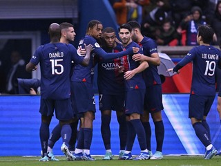 Radosť hráčov Paríža Saint-Germain.
