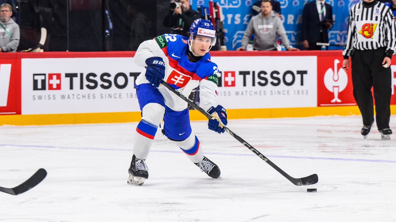 Obranca Samuel Kňažko v stretnutí Slovensko - Francúzsko na MS v hokeji 2025.