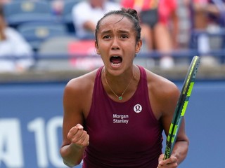 Leylah Fernandezová v zápase s Mirrou Andrejevovou na turnaji WTA v Toronte 2026.