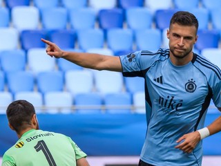 Mikola Kucharevič strieľa gól do siete Košíc.