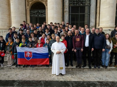 PAPEZ A MINISTRANTI.jpeg