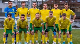 TJ Družstevník Veľké Ludince pred zápasom v Nových Zámkoch, kde sa body delili po remíze 2:2.