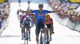 Holandský cyklista Mathieu van der Poel sa stal víťazom 9. etapy Tour de France 2026.