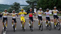 Cyklistický tím UAE Emirates sa teší z víťazstva Tadeja Pogačara na Tour de France 2025.