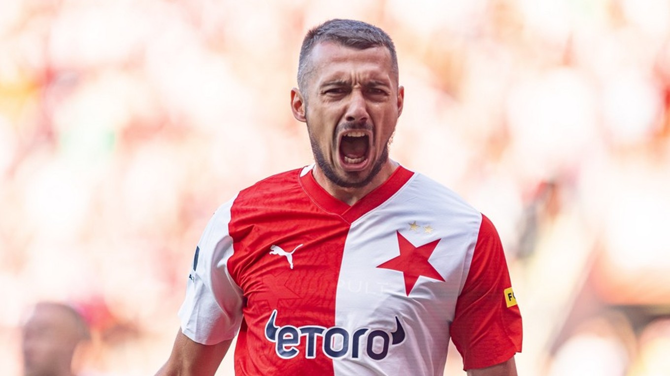Slovenský futbalista Ivan Schranz v drese SK Slavia Praha.