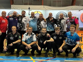 Slovenskí šípkari a účastníci jesennej Niké Darts League 2024.