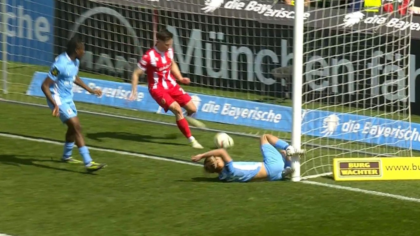 Neuznaný gól v zápase Mníchov 1860 - Cottbus.