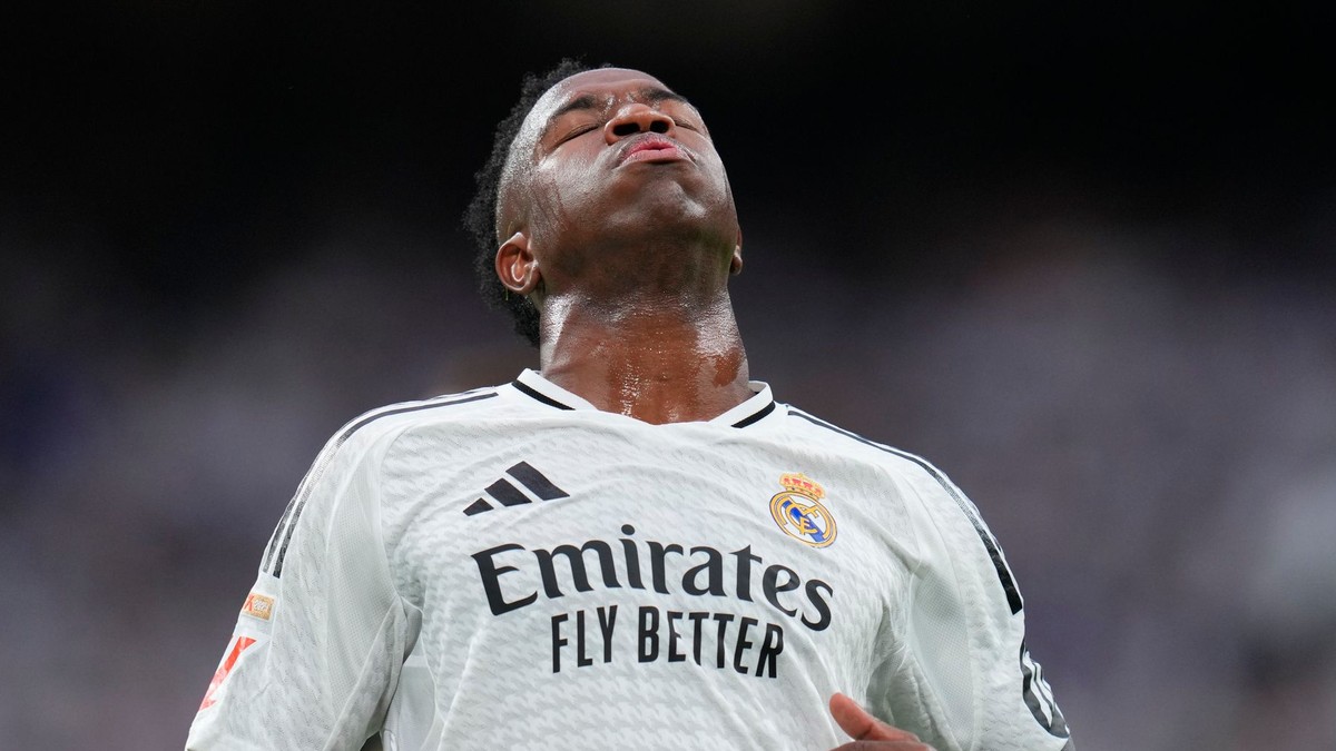 Vinicius má hlavu v smútku, pretože nepremenil pokutový kop v zápase La Ligy