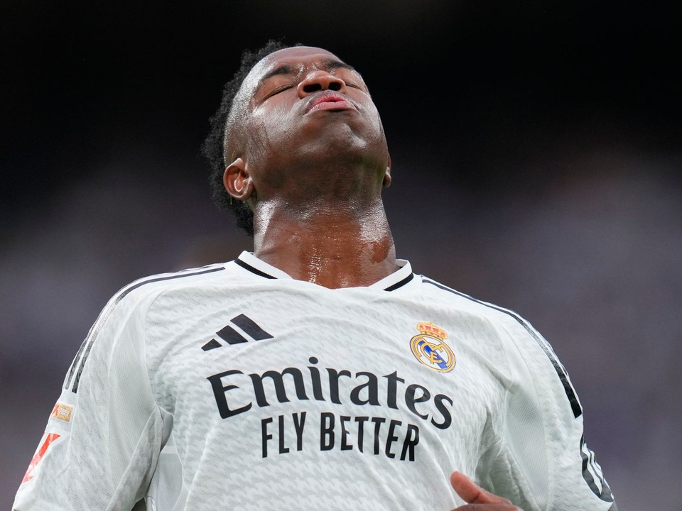 Vinicius má hlavu v smútku, pretože nepremenil pokutový kop v zápase La Ligy