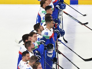 Slovenskí hokejisti po prehre s Nemeckom v úvode MS 2024.