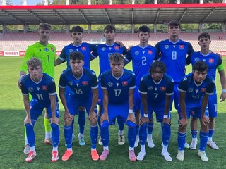 Slovenskí futbalisti do 19 rokov pred zápasom s Bulharskom. 