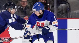 Adam Žlnka v zápase Slovensko - Fínsko na MS v hokeji do 20 rokov 2023.