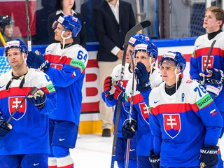 Hráči Slovenska po prehre so Švédskom na MS v hokeji 2026.