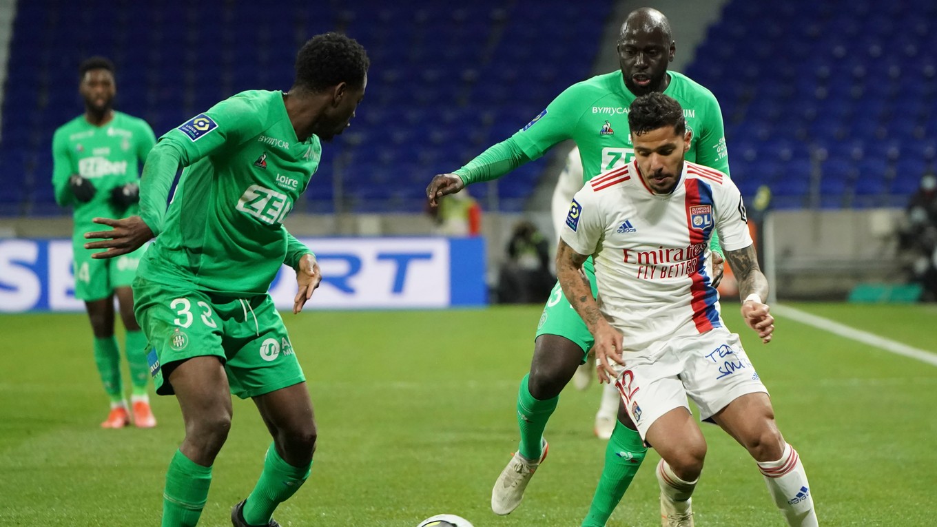 Hráči Saint-Étienne (v zelenom) strelili tri góly v záverečnej desaťminútovke.