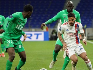 Hráči Saint-Étienne (v zelenom) strelili tri góly v záverečnej desaťminútovke.