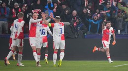 Slavia Praha oslavuje gól.