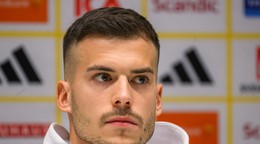 Lászlo Bénes.
