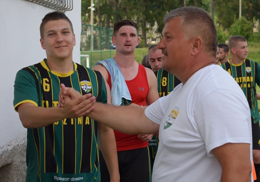 Diváci jasali. Strelil životný gól spoza polovice ihriska (+VIDEO)