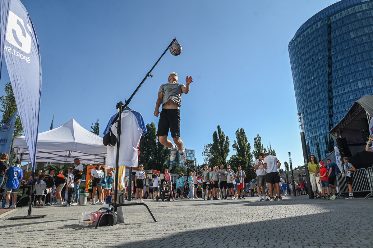 SFZ – Verfolgen Sie das Duell mit Island im FanPark!