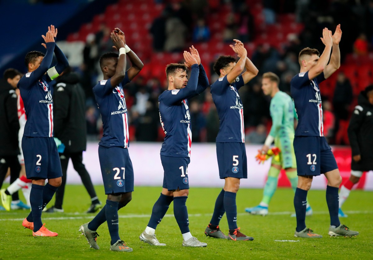 Les Français ont mis fin à la saison de football à cause du coronavirus