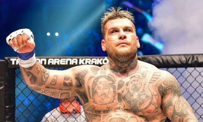 Poľský rapper 'Popek Monster' vs fitness model Erko Jun na KSW 45 ...