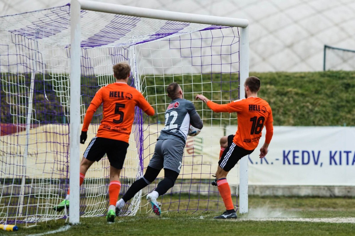 VIDEO Zápas II. ligy medzi KFC Komárno a FC Košice priniesol sporný