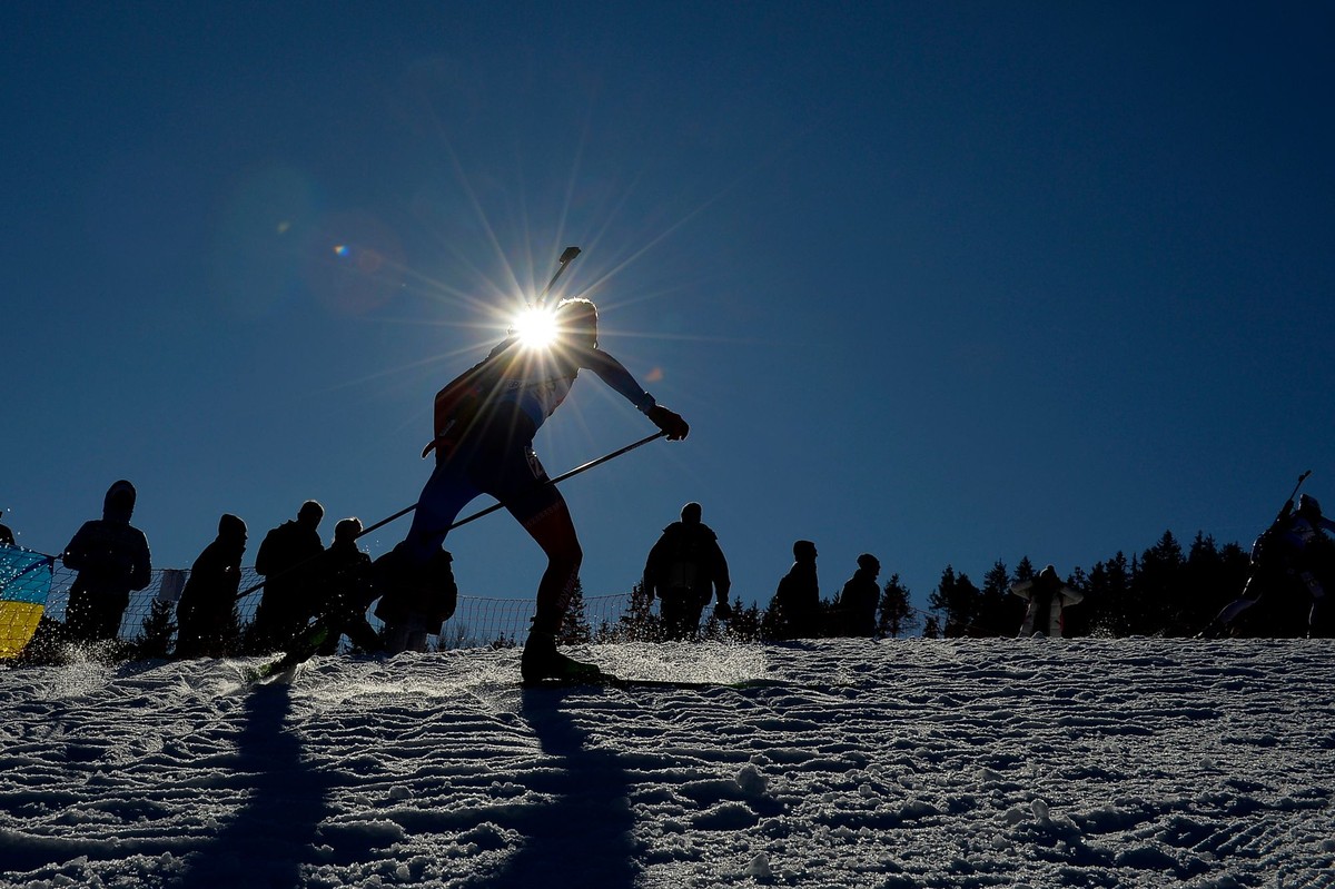 Sneh sa stráca pred očami. Organizátori biatlonových MS si musia pomôcť fígľom