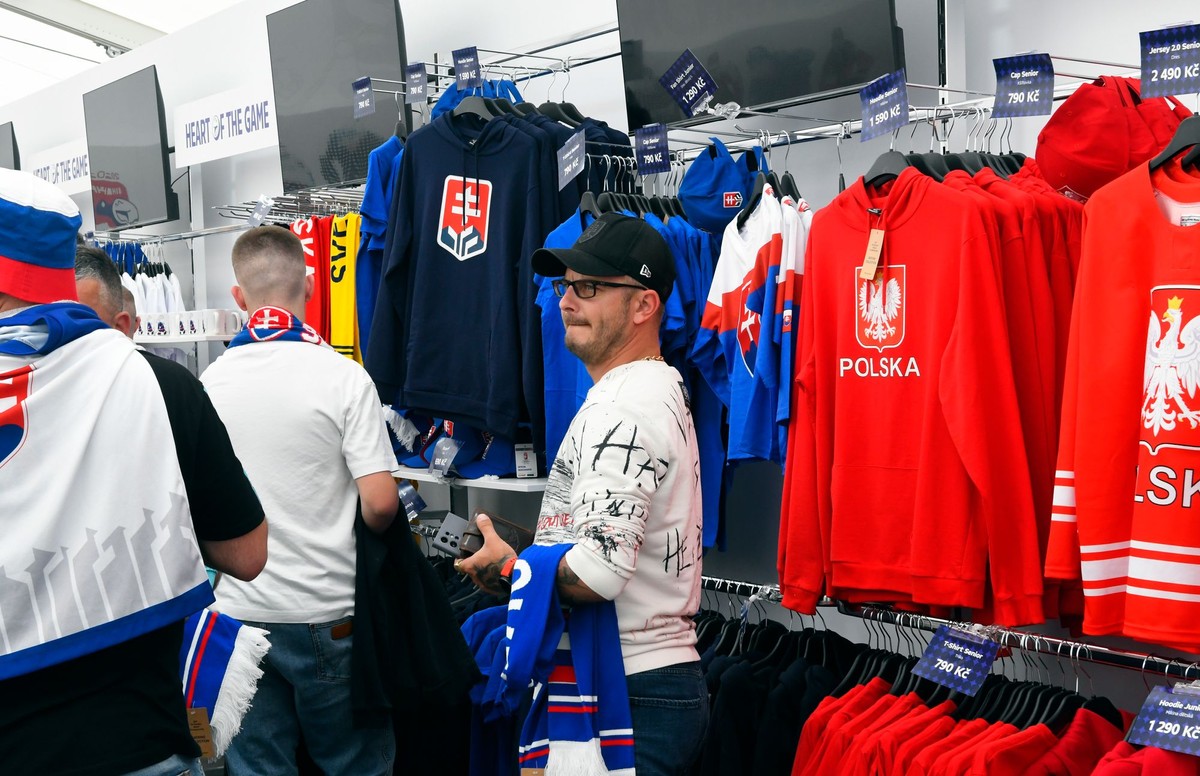 Championnat du monde de hockey 2024 : le Fanshop d’Ostrava n’a plus de maillots slovaques