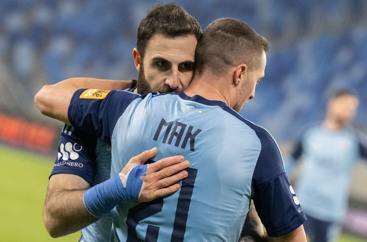 フットボール：škSlovanBratislavaは、準備試合でBanskáBystricaを克服しました