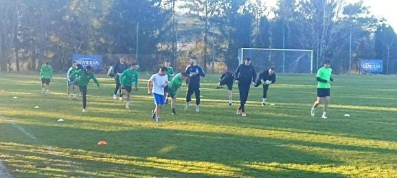 Hrajú zadarmo, pre radosť z futbalu. Na zápasy šiestoligistu chodia stovky ľudí