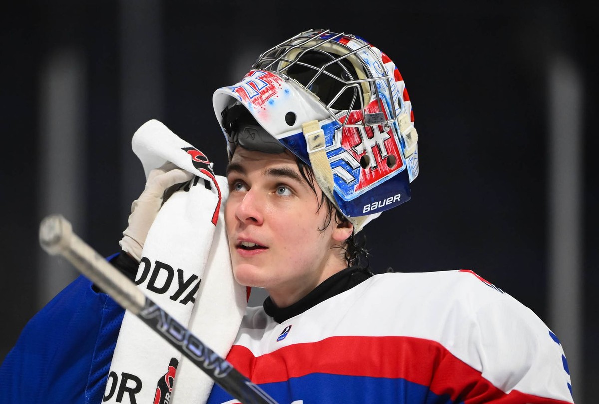 Chýba mu domáci chlieb, no v bránke rastie. Mladý Slovák už rieši budúcnosť s klubom NHL