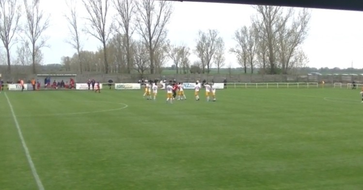 Nech futbal odpočíva v pokoji. Po troch vylúčeniach cítia krivdu, zvažujú, či to má zmysel
