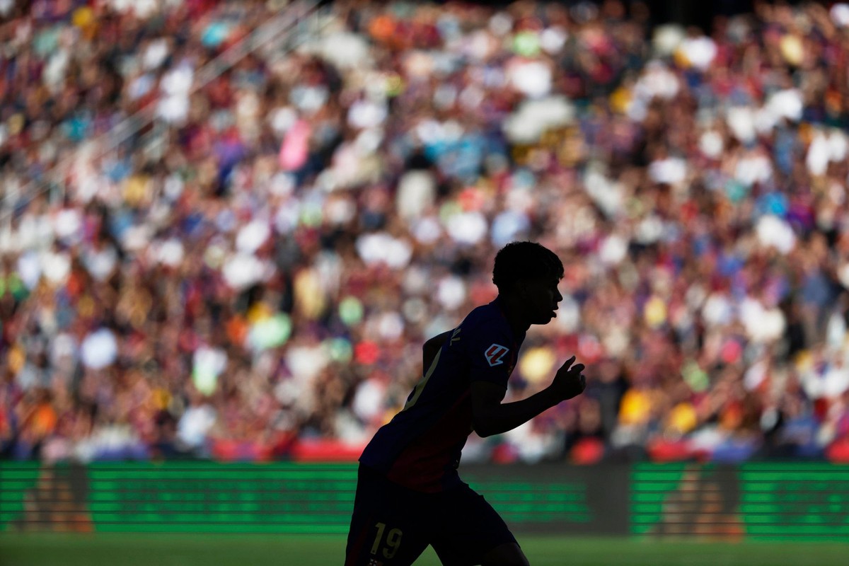 The 17 -year -old genius did what he wanted. His ankle bleeding, couldn't stop him