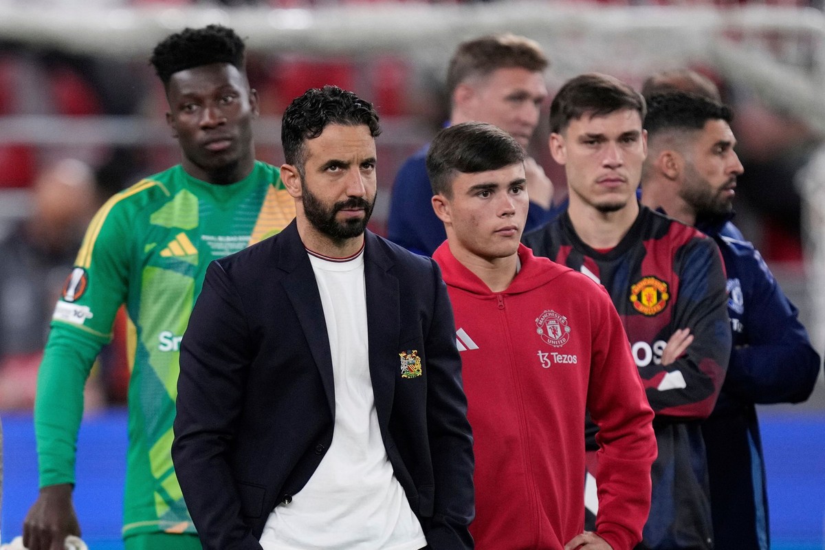 Manchester United počíta straty. Akcie na burze klesli, zaplatí pokutu. Amorin asi zostáva