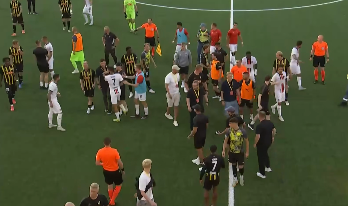 Škrtel sa dostal do strkanice, bráni sa: Provokoval nás. Chcel som zabrániť inzultácii