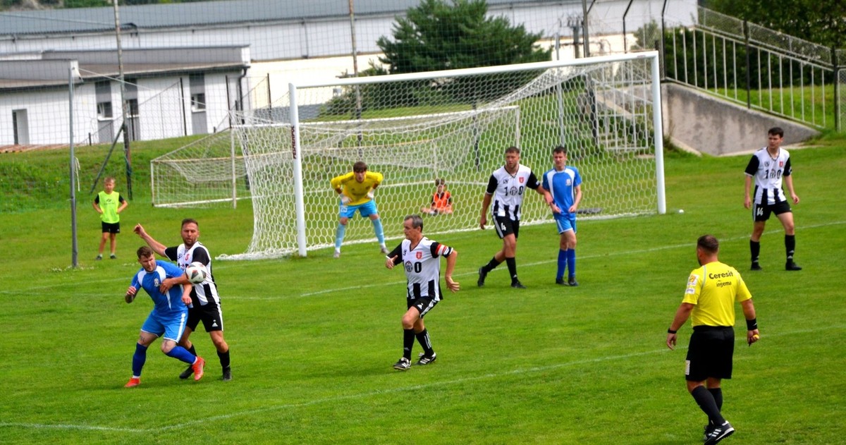 V mestečku po troch rokoch oživili A-tím. Hrajúcim trénerom je futbalista storočia
