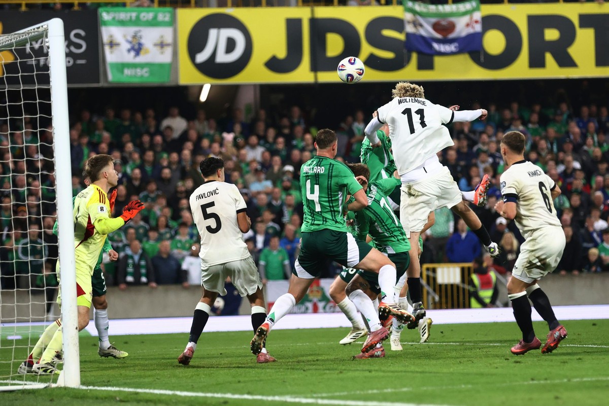 Nemci v prenose opakovali, že proti Slovákom stačí remíza. Sú pod tlakom, tvrdí Hyballa