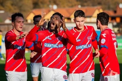 V príprave hrali zle, nevyhrali ani raz. Tradičný klub však zimuje na čele a kráča za postupom