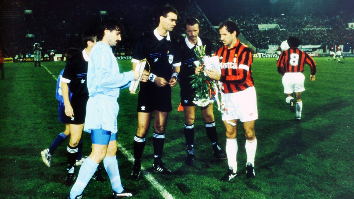 Tomáš Stúpala v belasom a Franco Baresi s AC Miláno. 