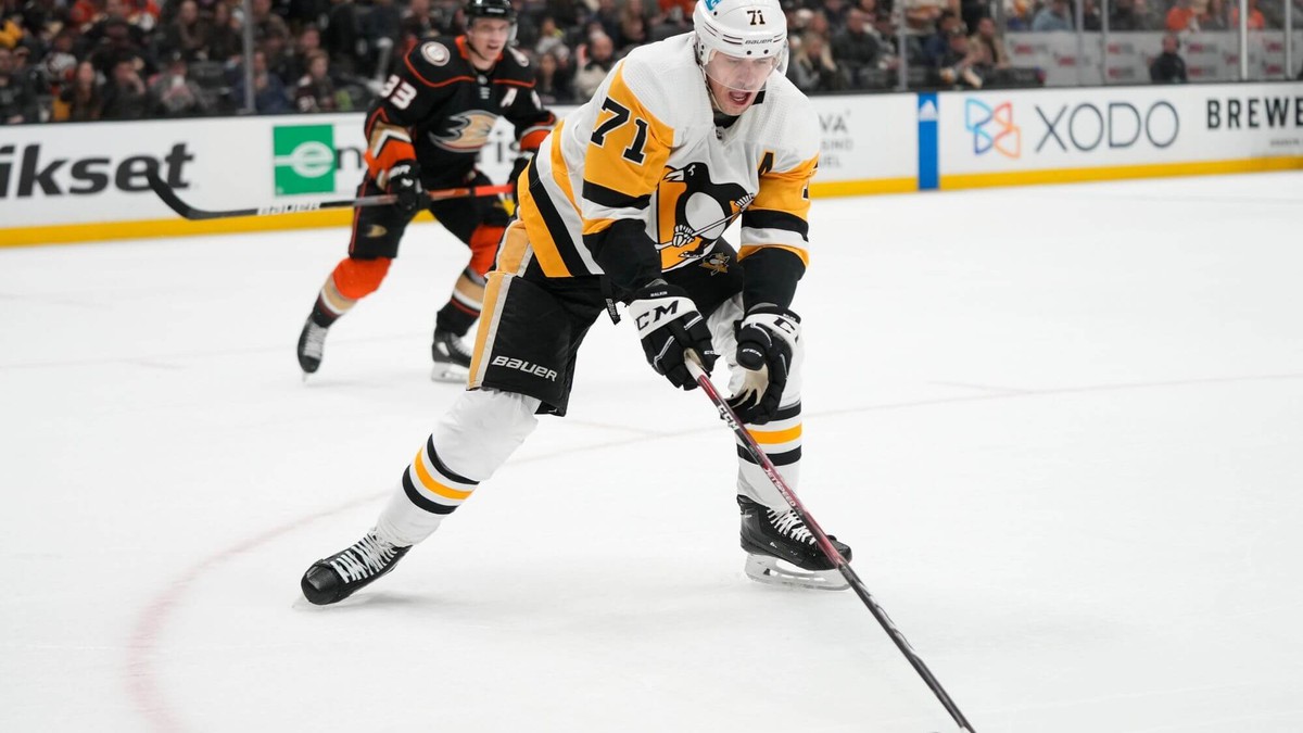 Ruský útočník Jevgenij Malkin v drese tímu Pittsburgh Penguins.