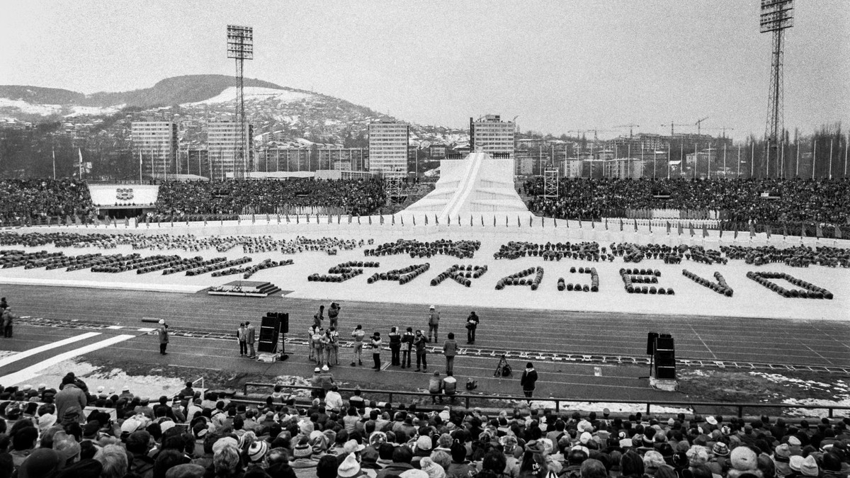Otvárací ceremoniál zimných olympijských hier 1984 v Sarajeve. 