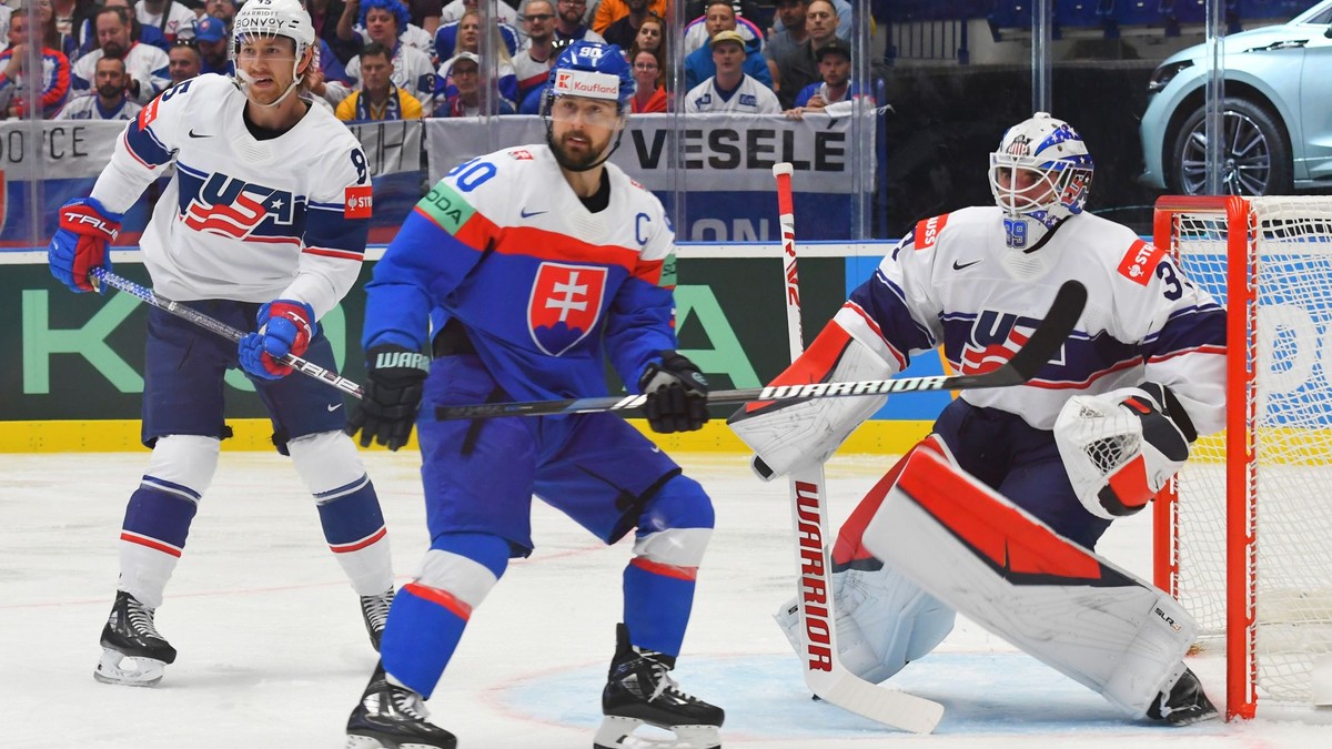 Kapitán slovenskej hokejovej reprezentácie Tomáš Tatar v zápase proti USA. 