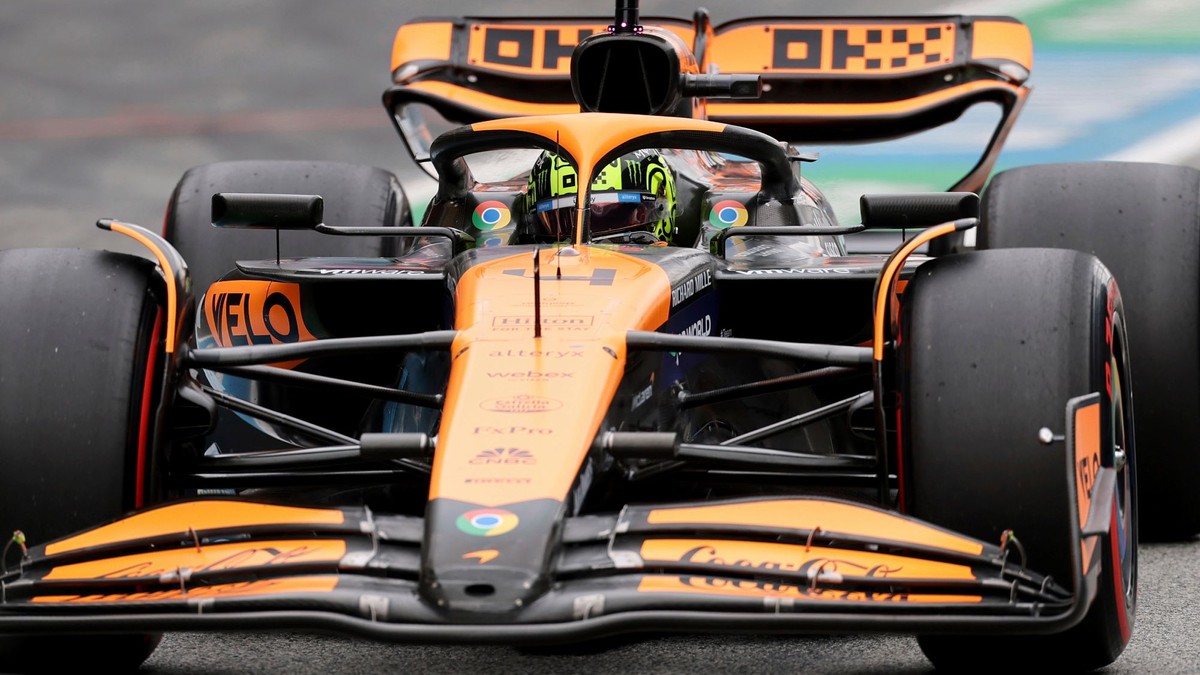 Na snímke je britský pretekár tímu McLaren Lando Norris.