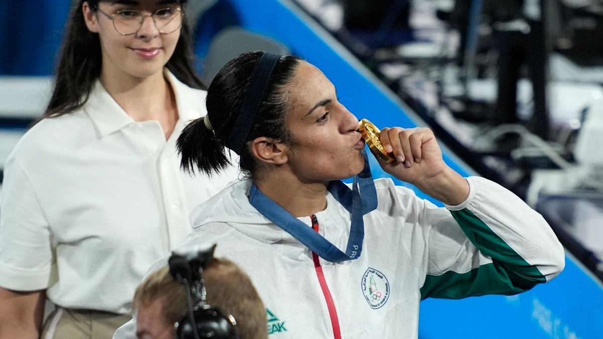 Imane Khelifová so zlatou medailou na OH v Paríži.