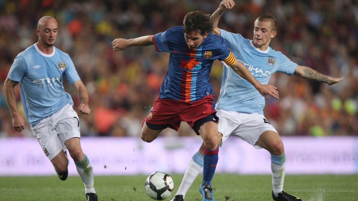 Vladimír Weiss (vpravo) v prípravnom zápase v drese City proti Messimu a Barcelone. 