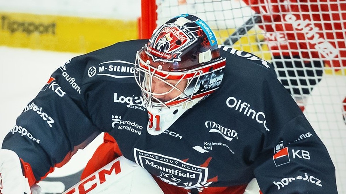 Stanislav Škorvánek v bránke Mountfield Hradec Králové.