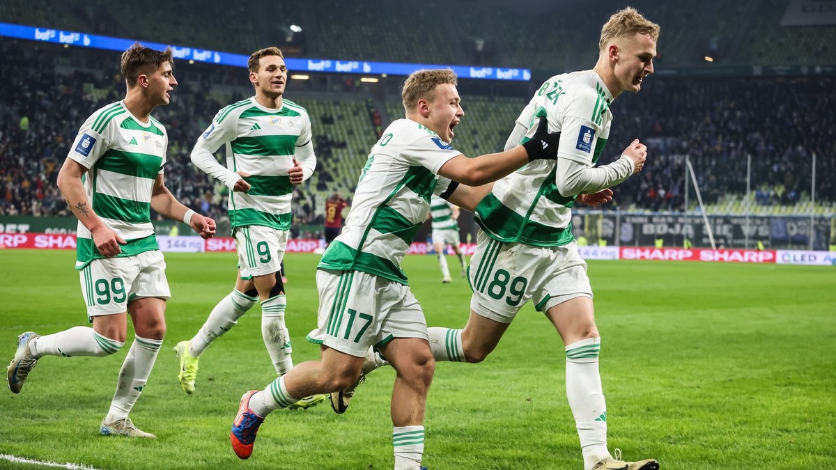 Tomáš Bobček (vpravo) sa raduje z gólu